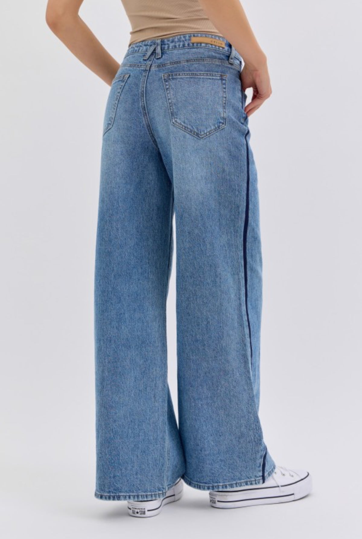 Tore jeans
