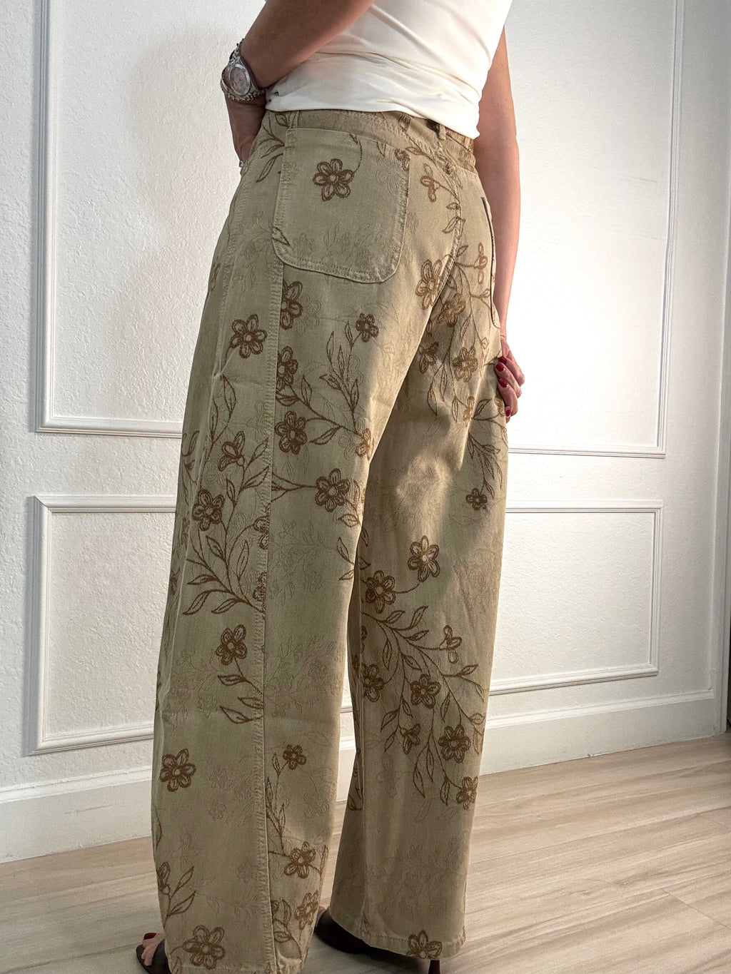 embroidered flowers barrel pants