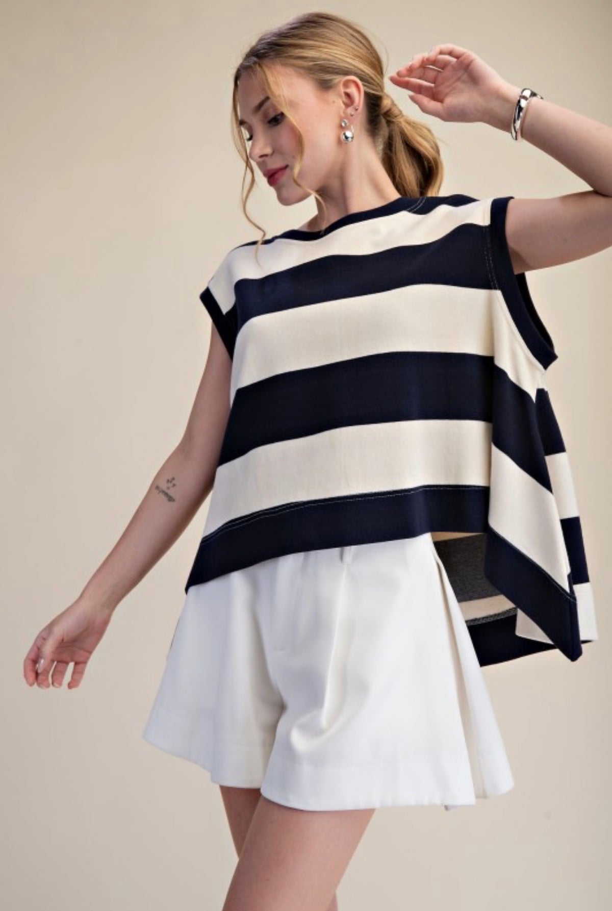 Striped/navy top