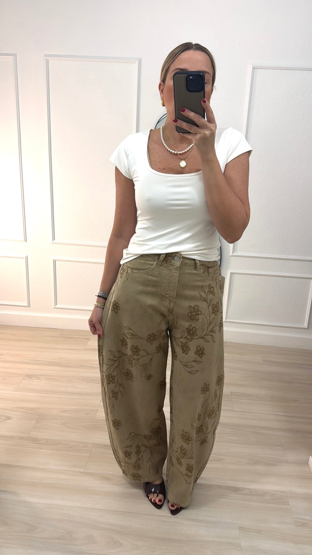 embroidered flowers barrel pants