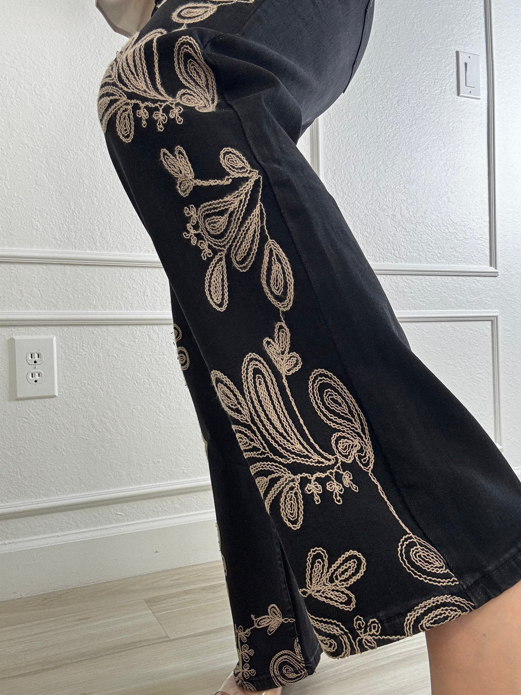 embroidered/stretch pants