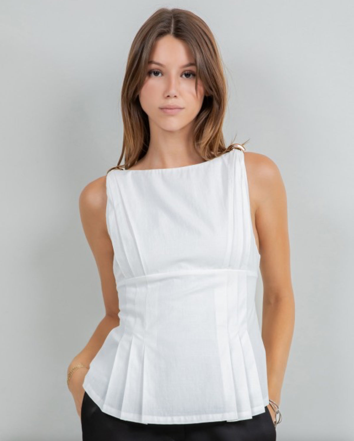 Linen/white top