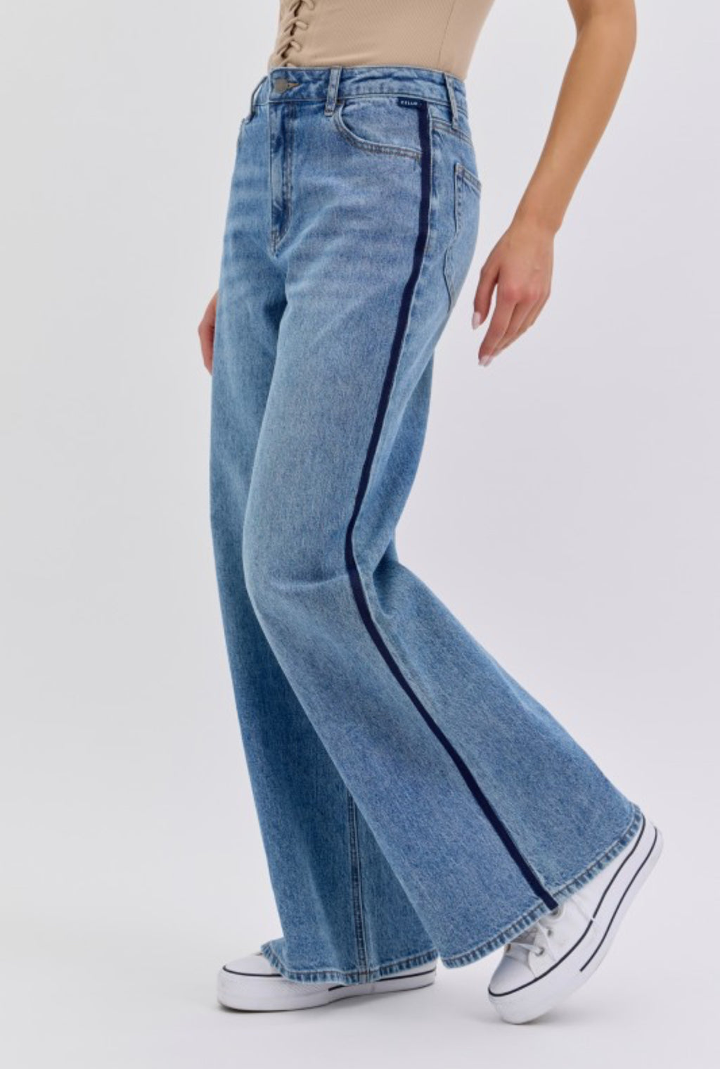 Tore jeans