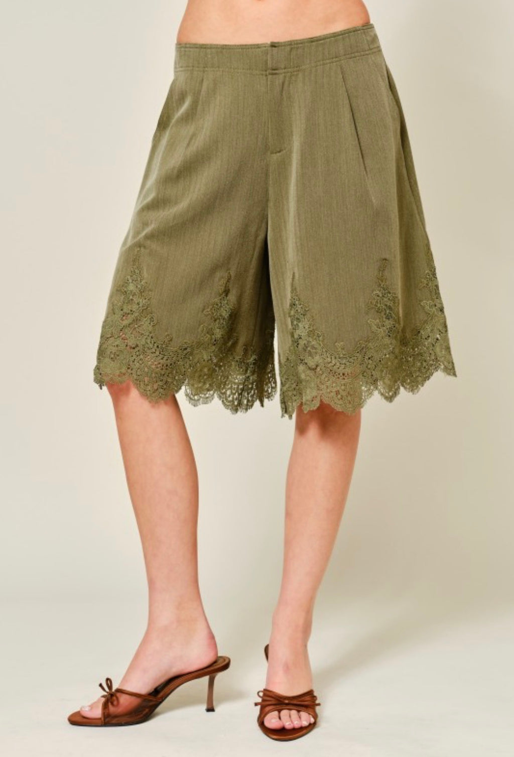 Olive/lace Bermuda