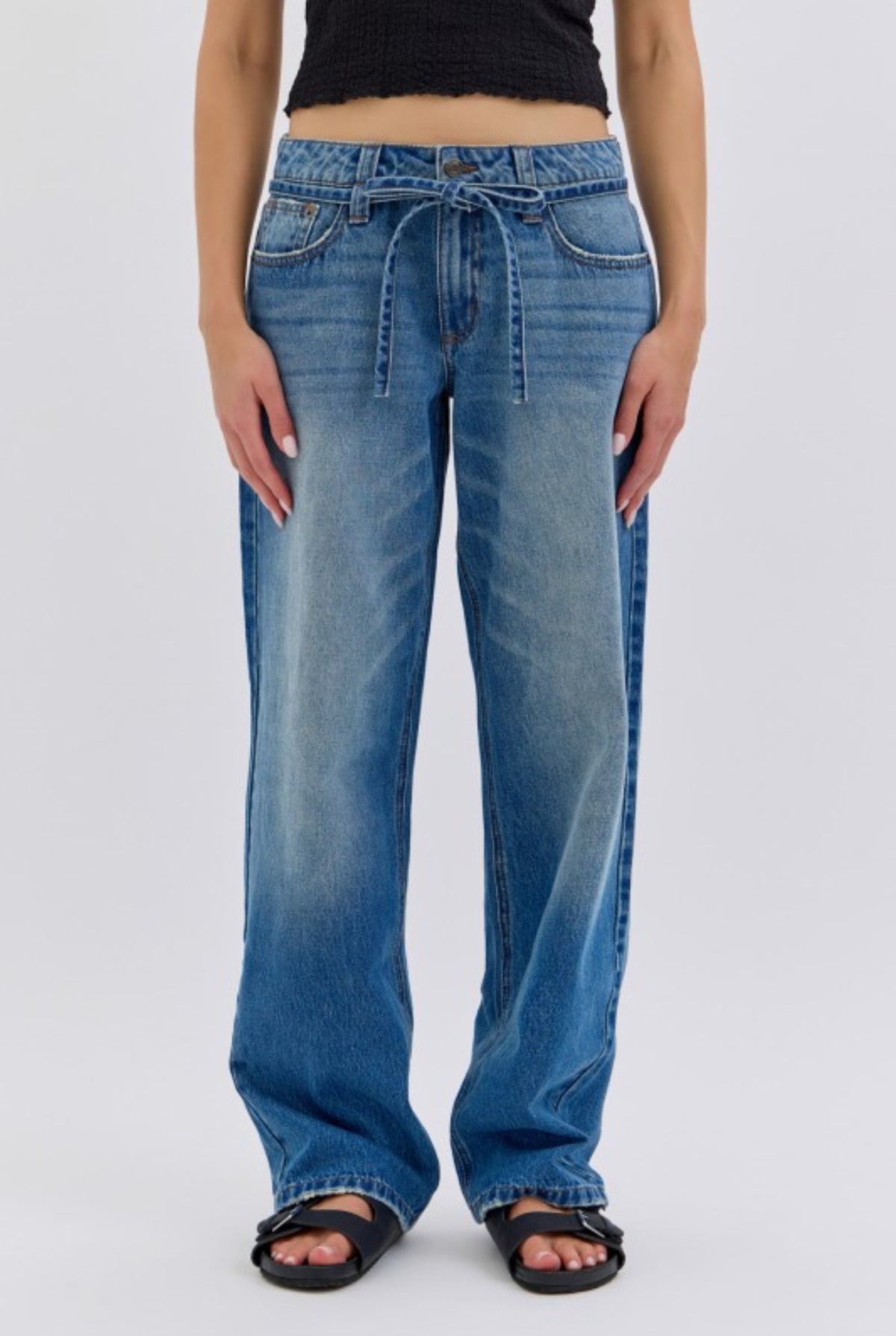 Low baggy jeans