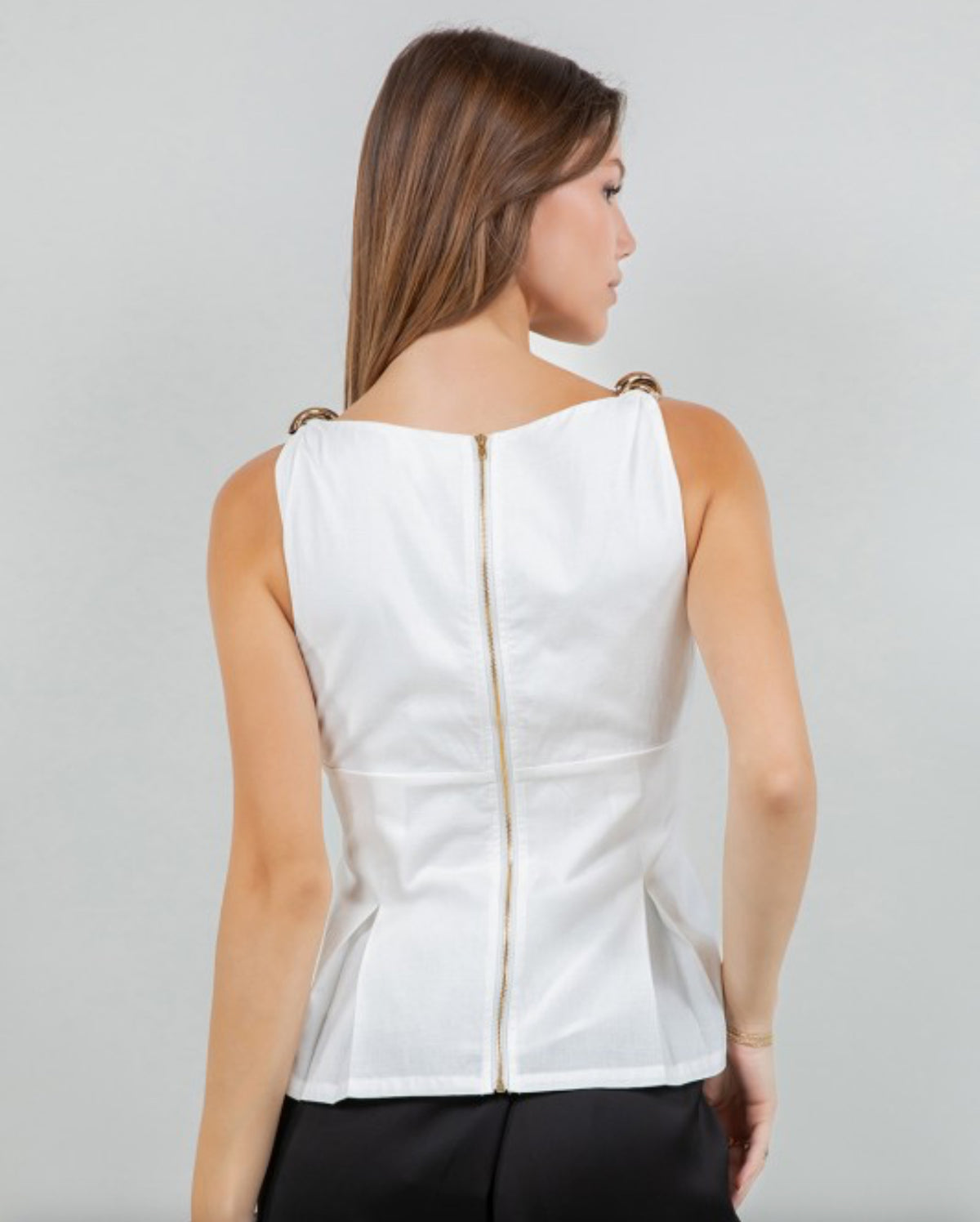 Linen/white top