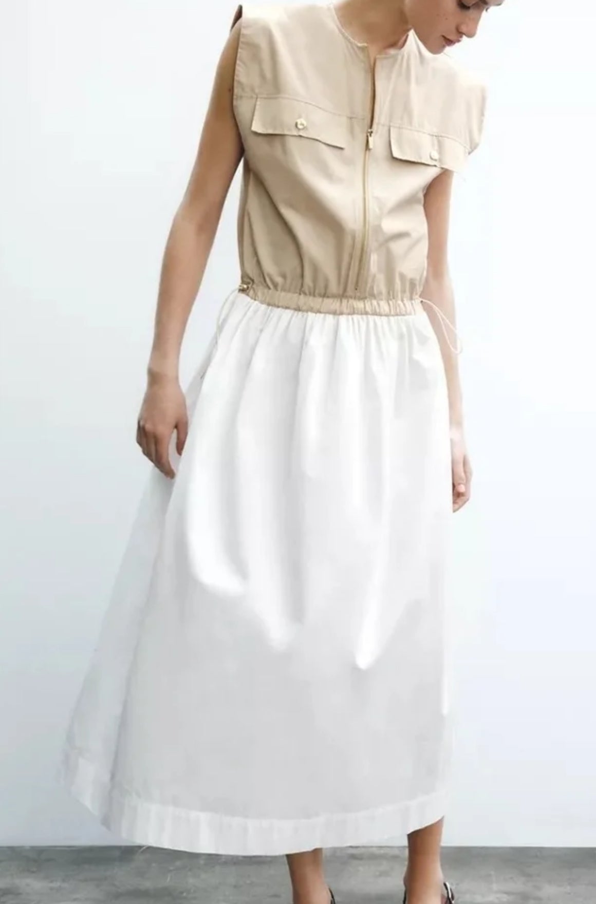 Beige/white dress