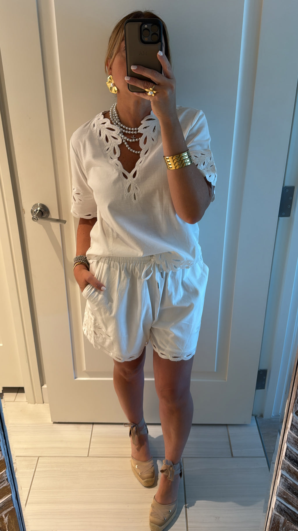 embroidered/white set