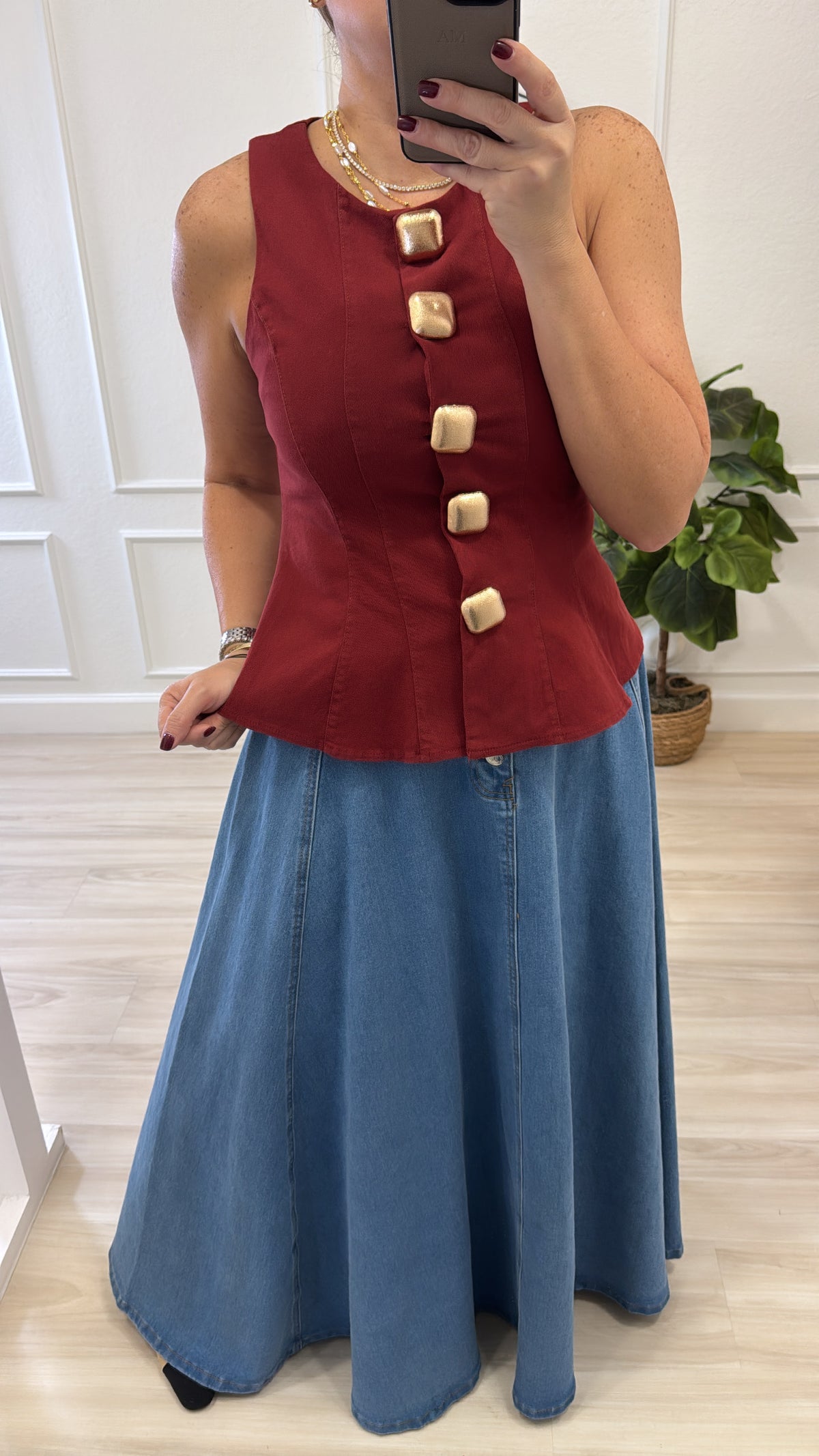 Carlota Vest