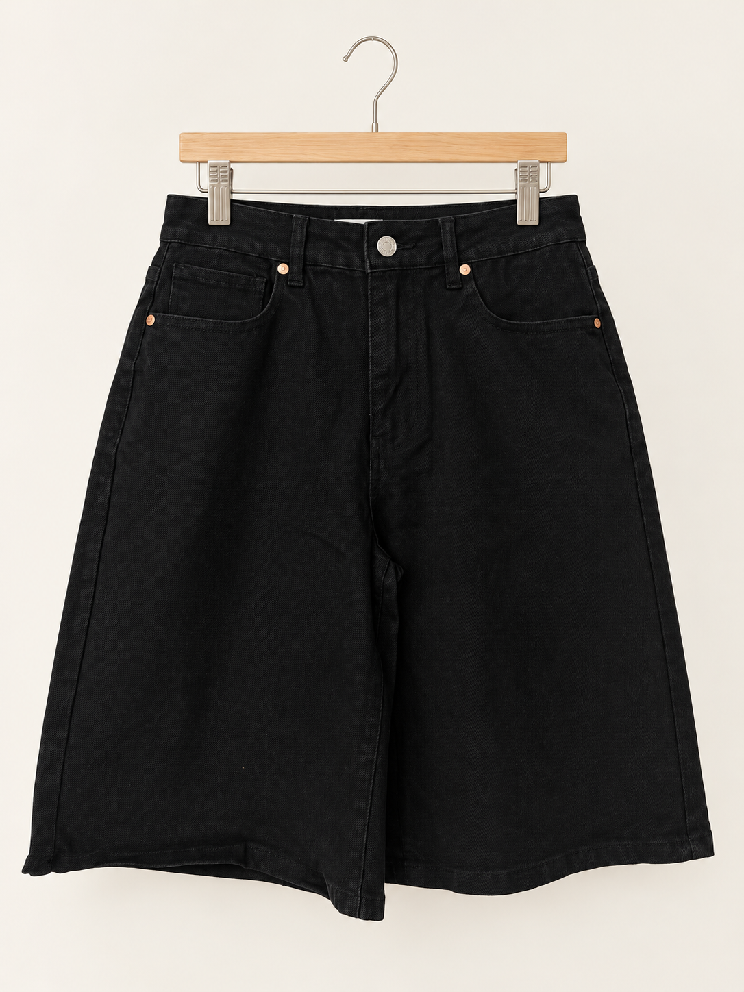 Black/stretch Bermuda