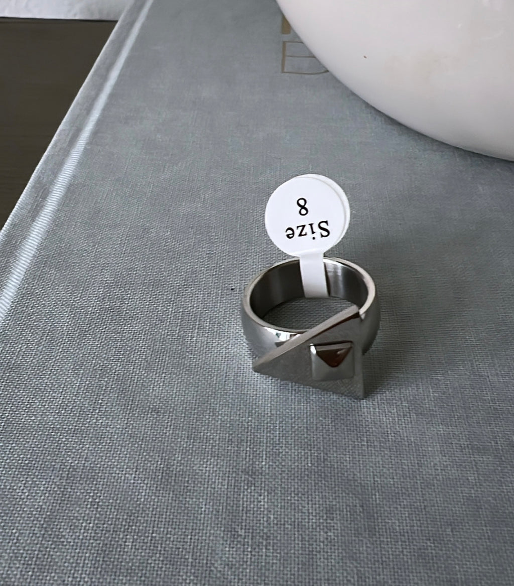 Yiyi ring