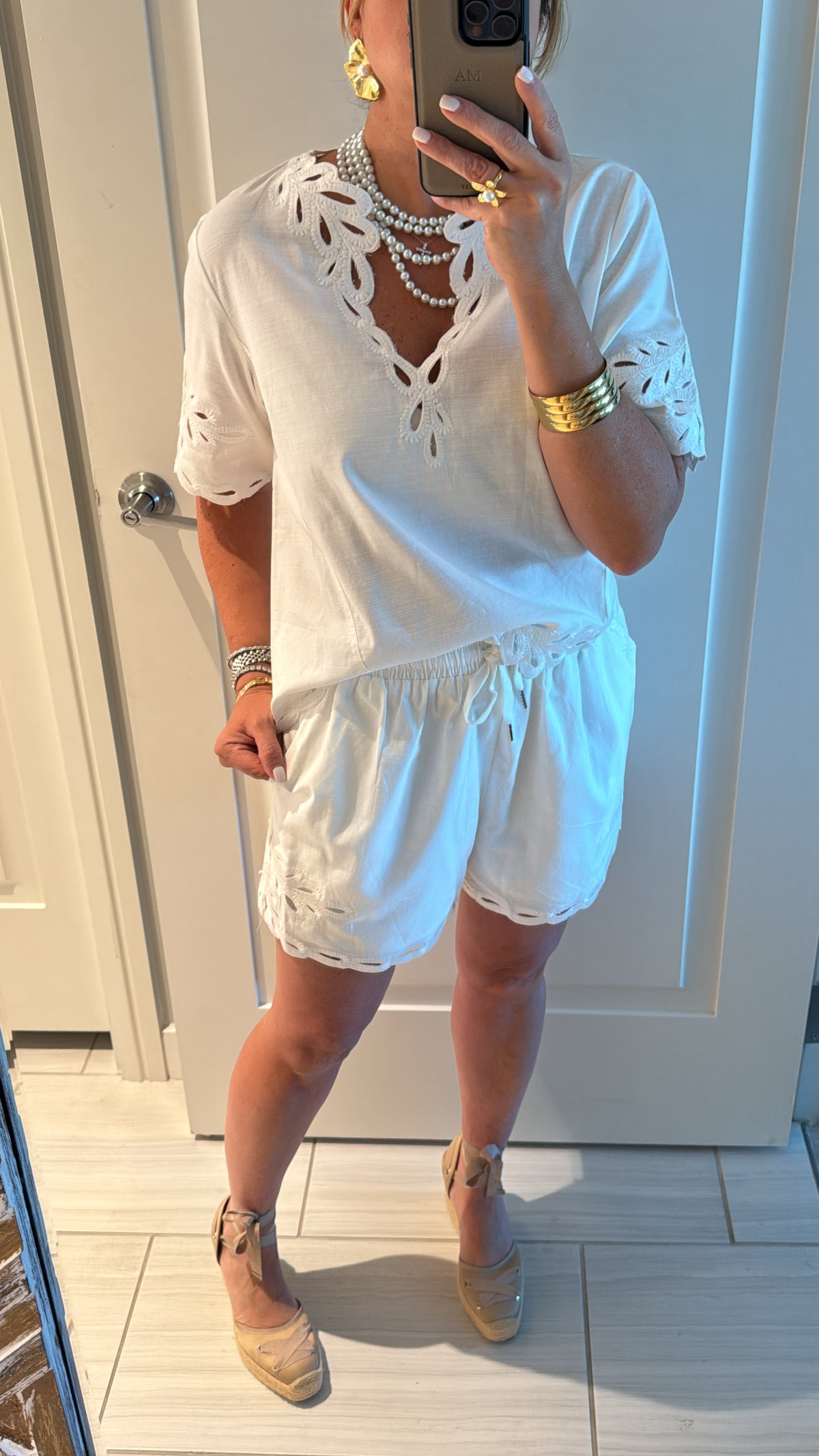 embroidered/white set