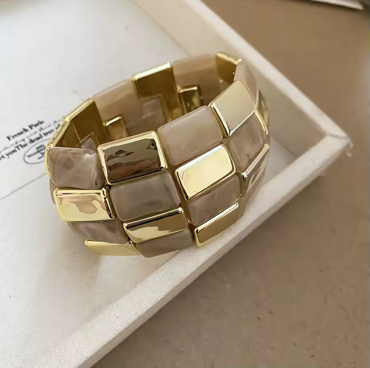 Beige/gold bracelet