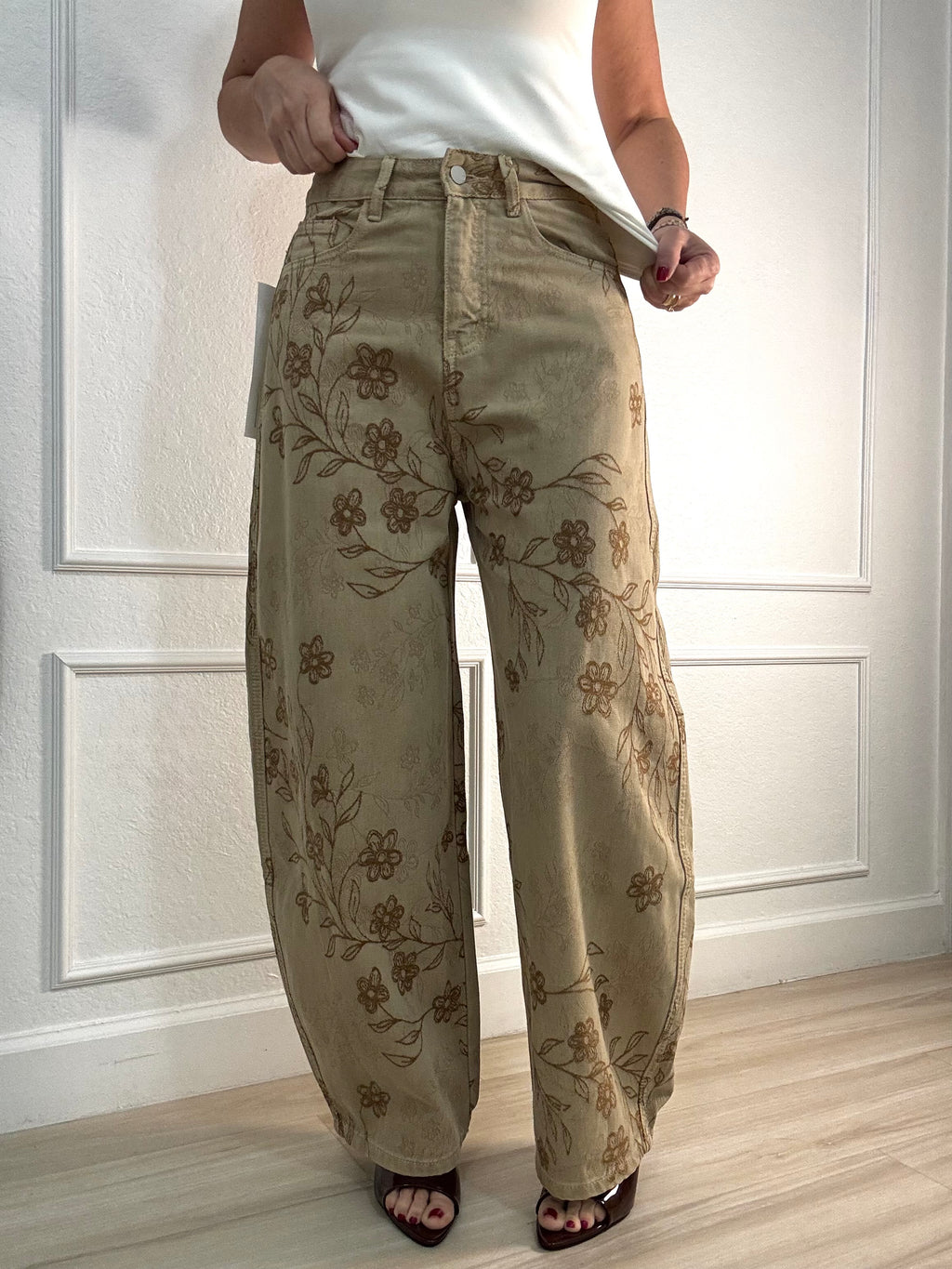 embroidered flowers barrel pants