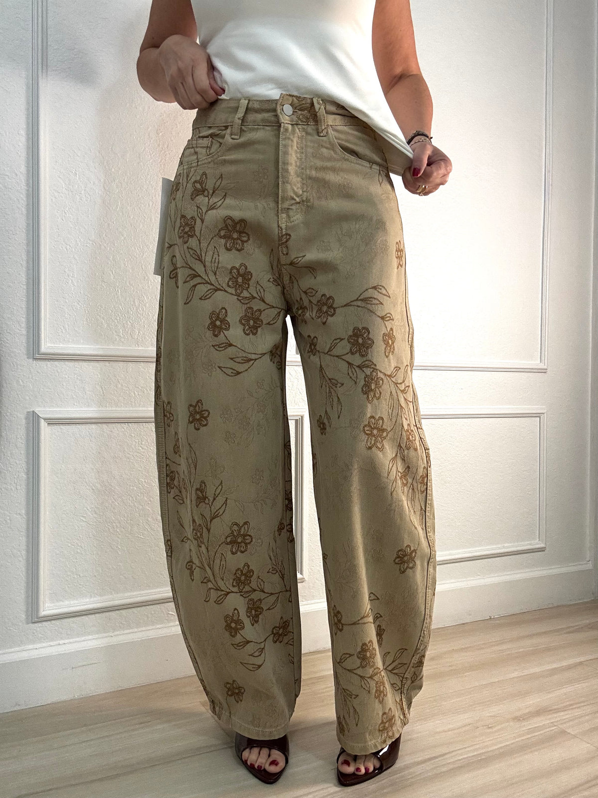 embroidered flowers barrel pants