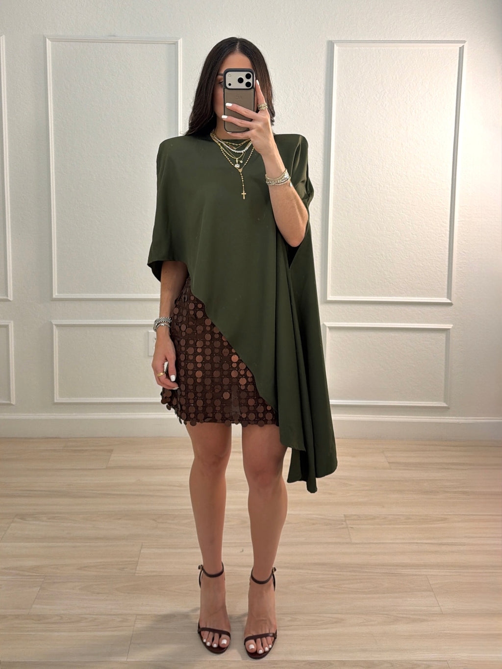 sequins/brown skirt
