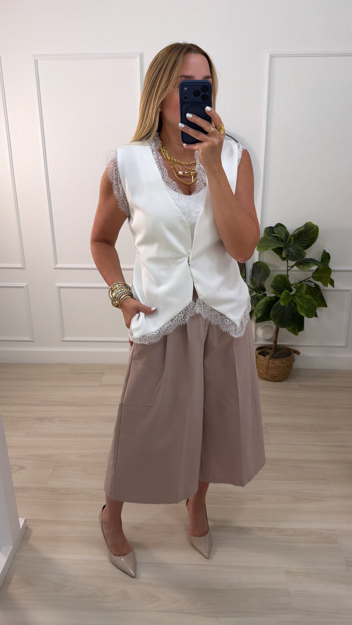 Capri/beige pants