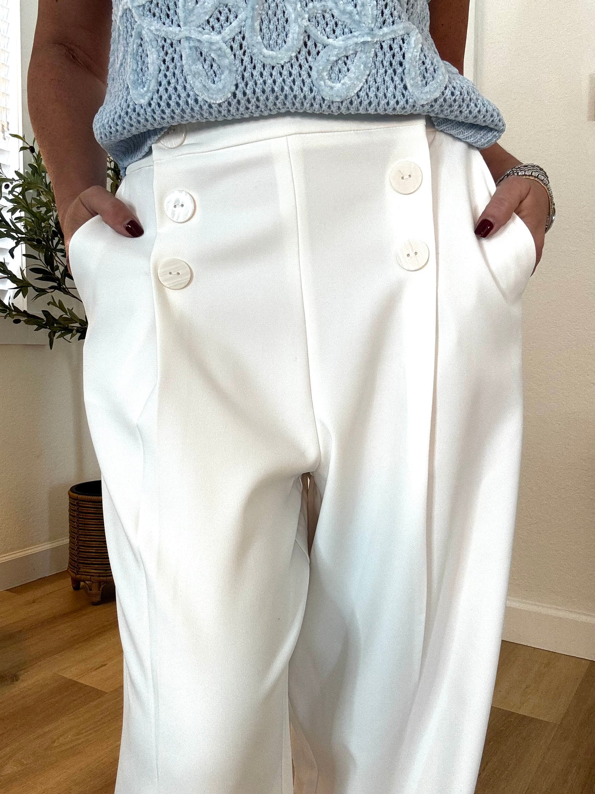 White pant