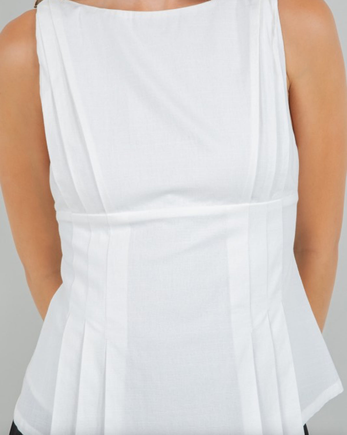 Linen/white top