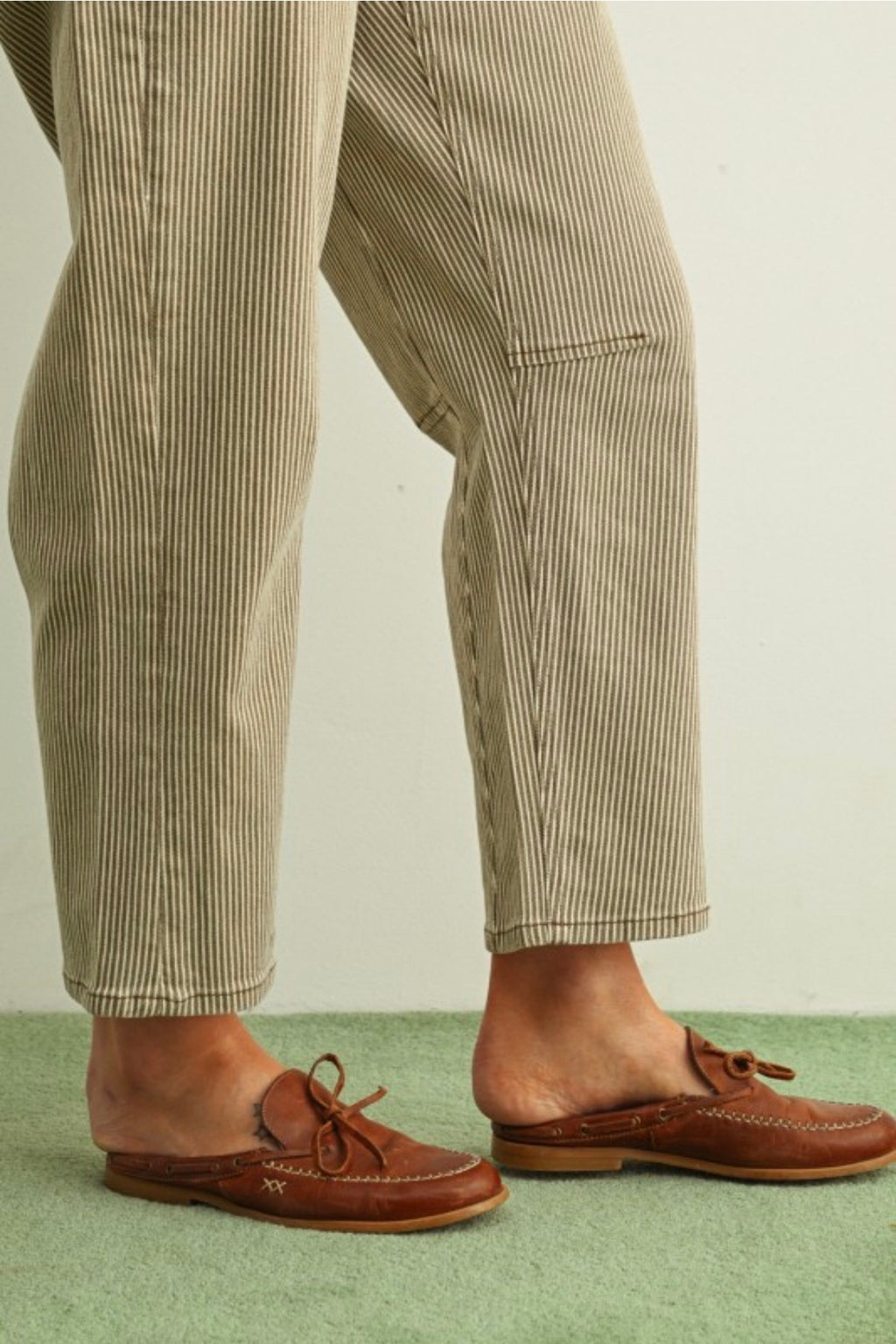 Striped whased barrel pants with belt