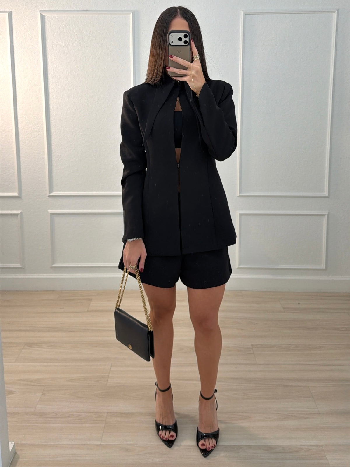 Lola set