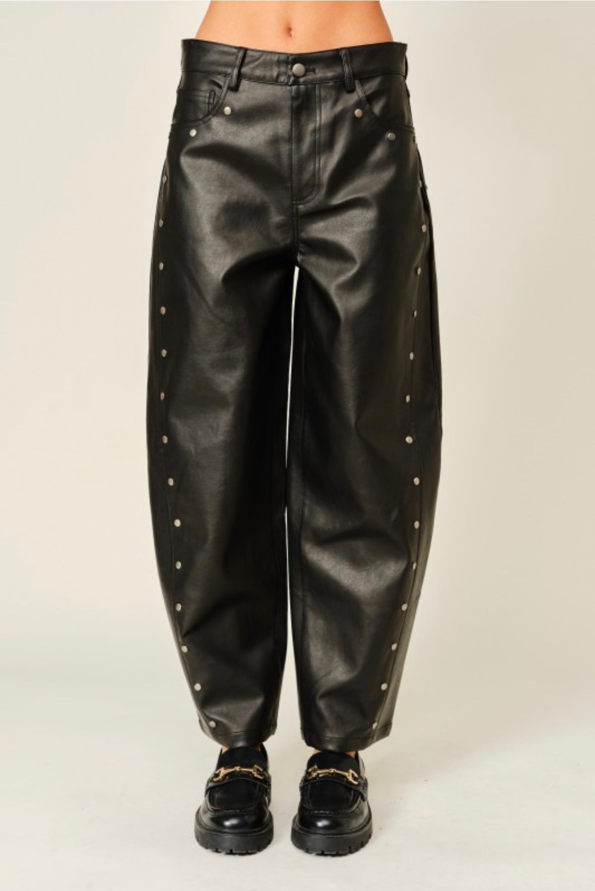 leather pants/metal studs