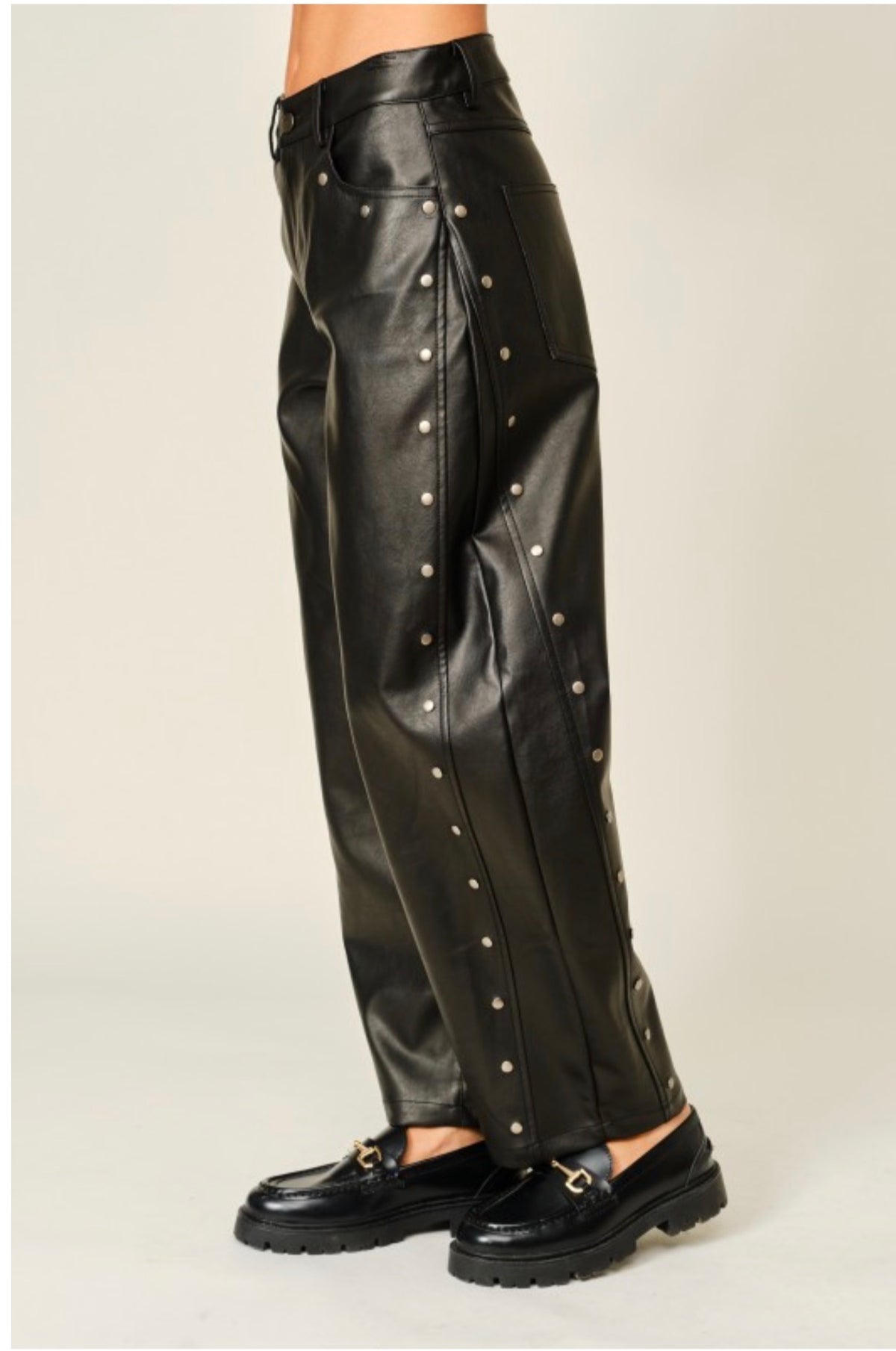 leather pants/metal studs