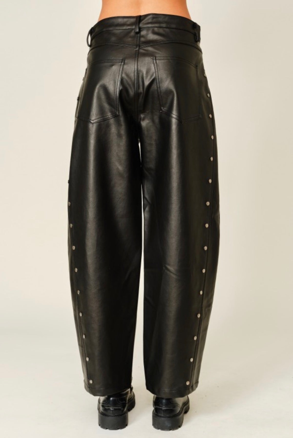 leather pants/metal studs